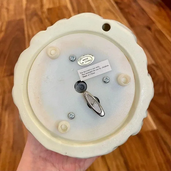 Vintage Palm Tree 2000 Santa Clause Music Figurine We Wish You A Merry Christmas - Picture 8 of 9